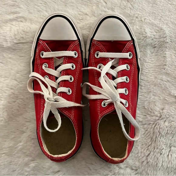 CONVERSE 4 (6) Red Low Top Laced Canvas Classic - Picture 2 of 9